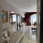 Seaside Luxury Flat In