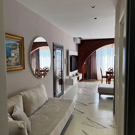 Seaside Luxury Flat In