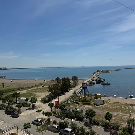 Seaside Luxury Flat In דירה *